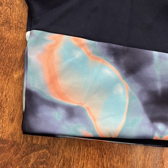 Adidas Crop Top Size XL - Picture 14 of 15